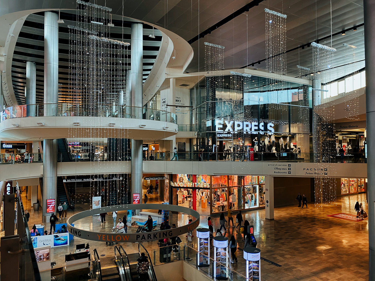 Read more about the article Fashion Show Mall – Indoor Shopping Center – Las Vegas, Nevada